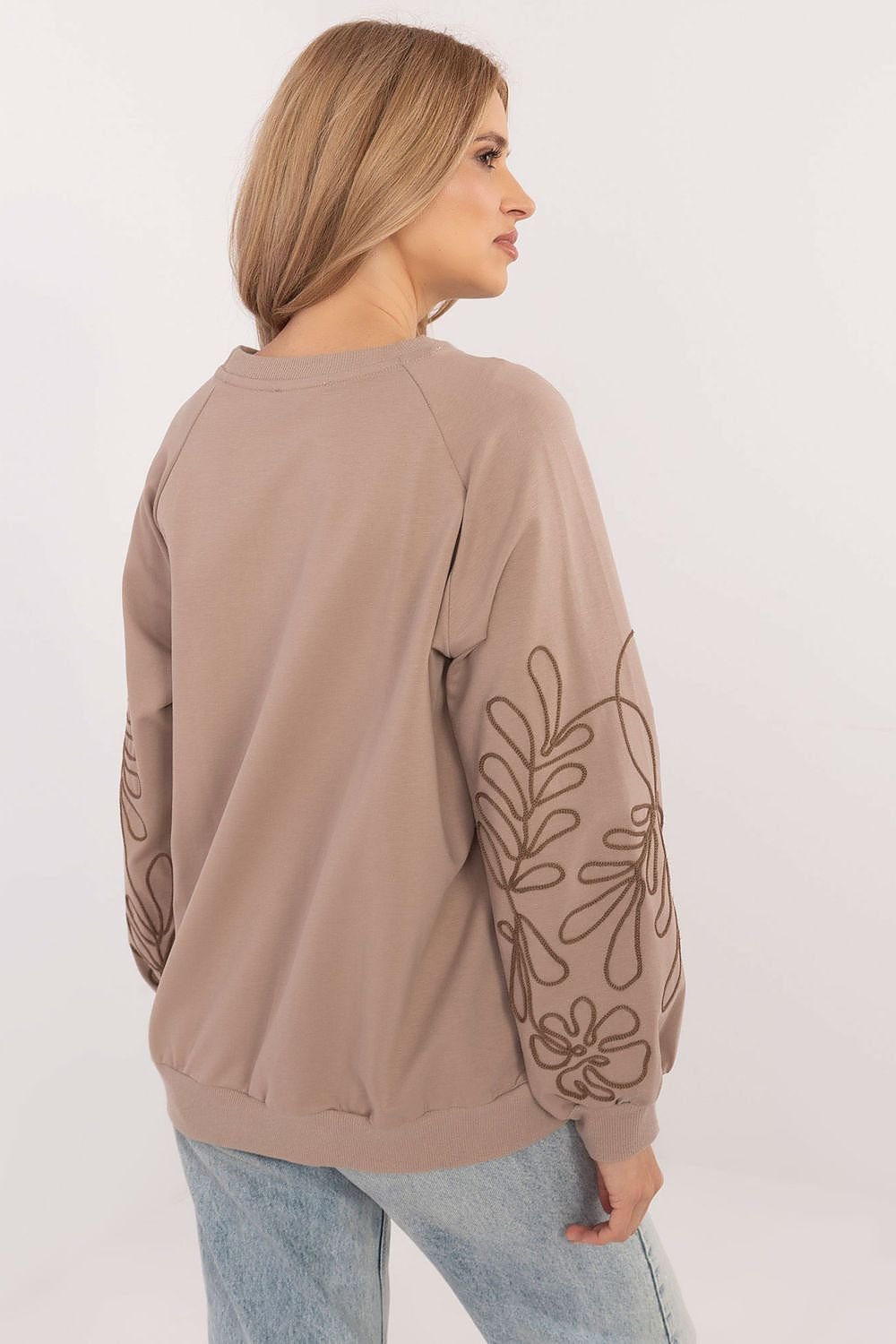 Sweatshirt model 208236 Relevance