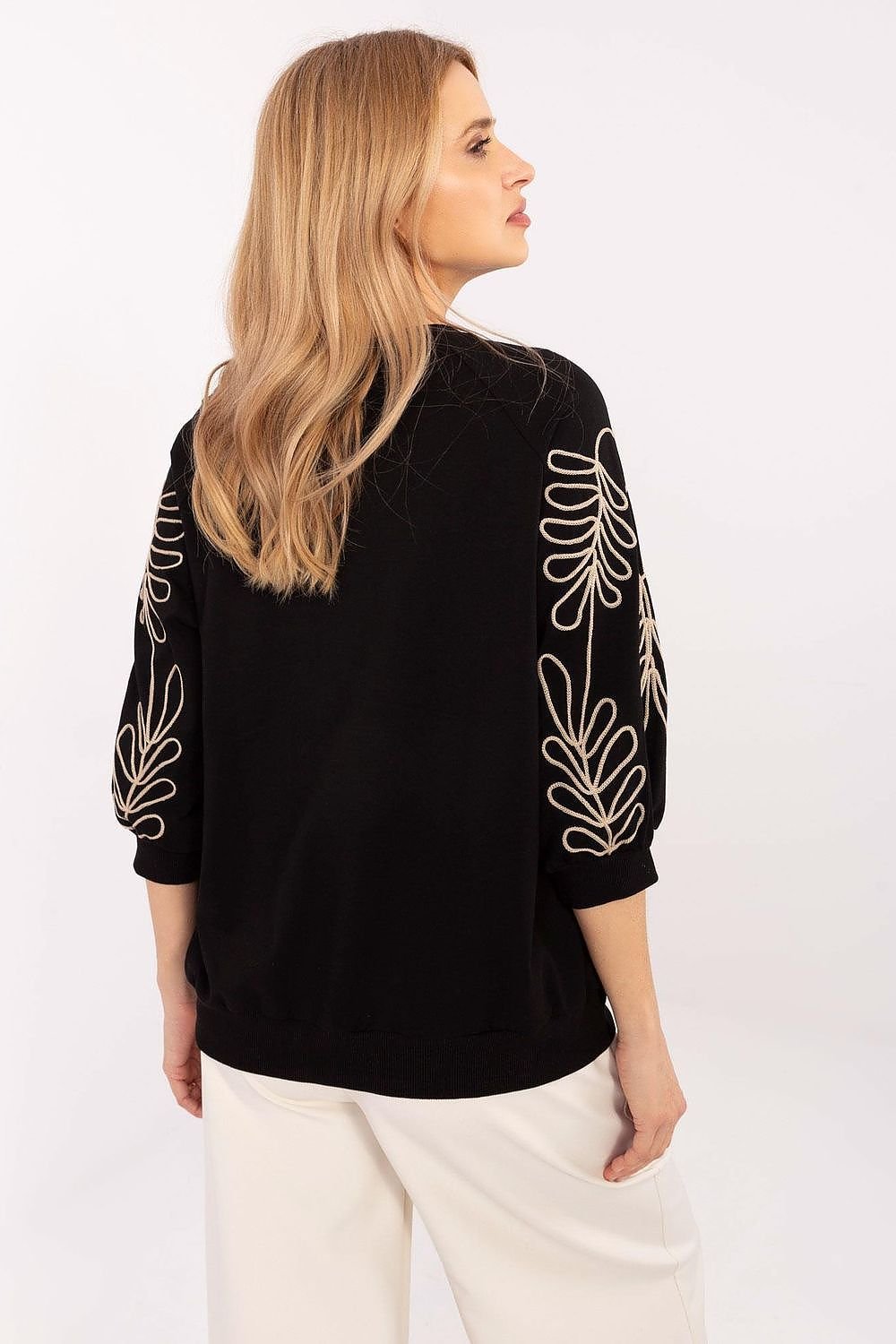 Sweatshirt model 208237 Relevance