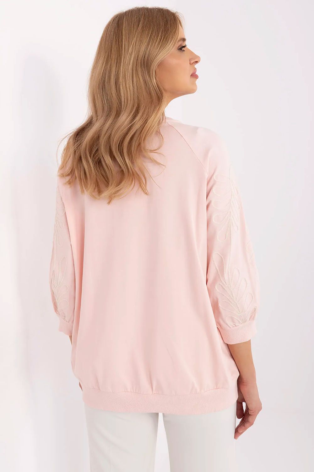 Sweatshirt model 209844 Relevance