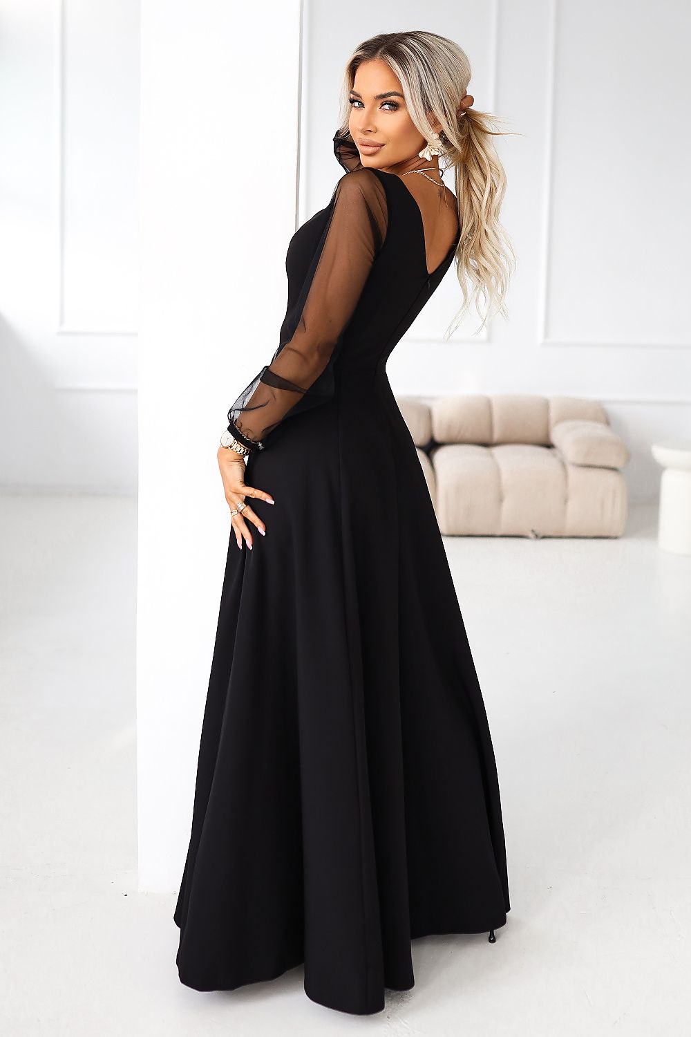 Long dress model 222147 Numoco