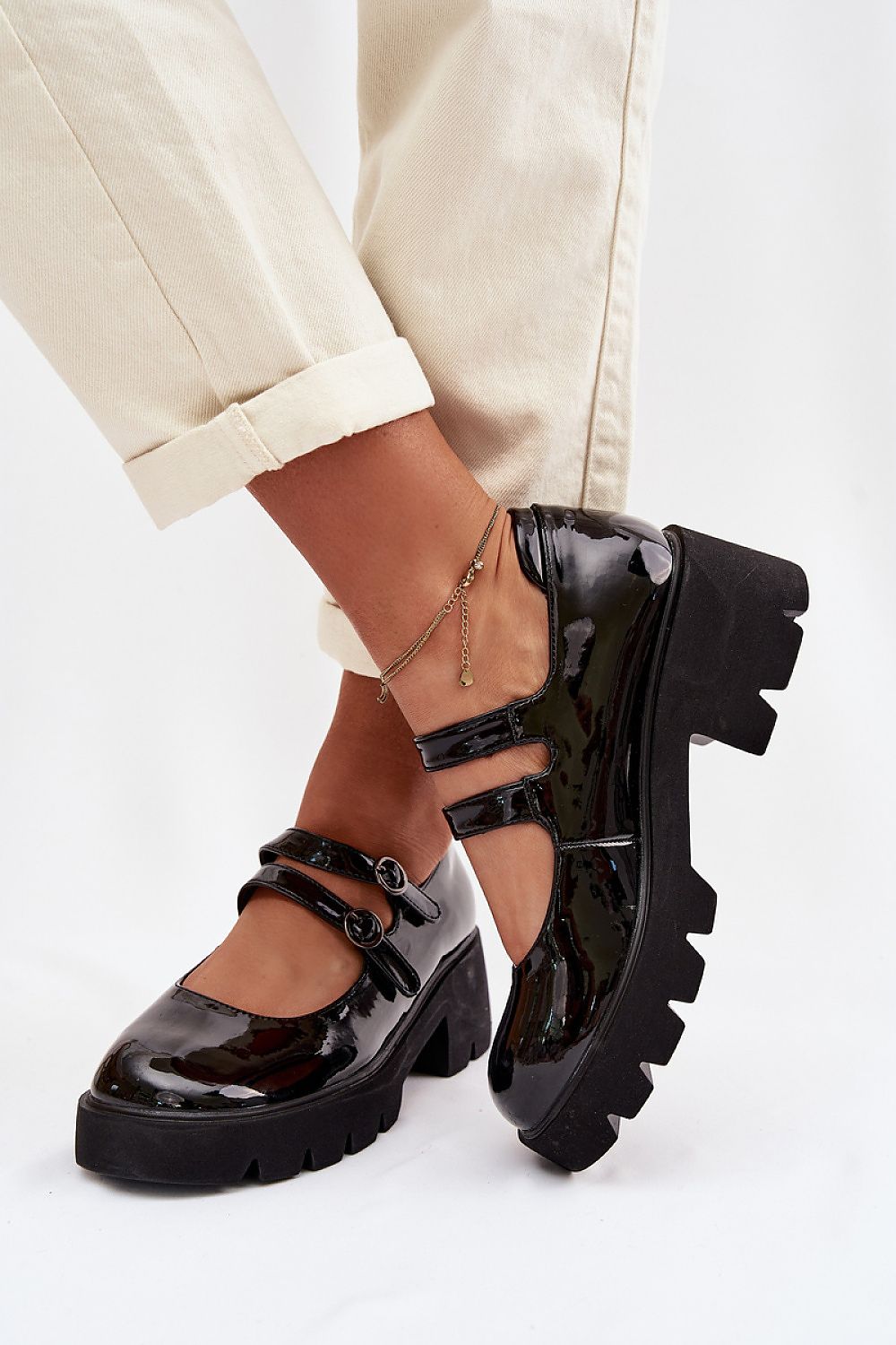 Heeled low shoes model 225612 Step in style