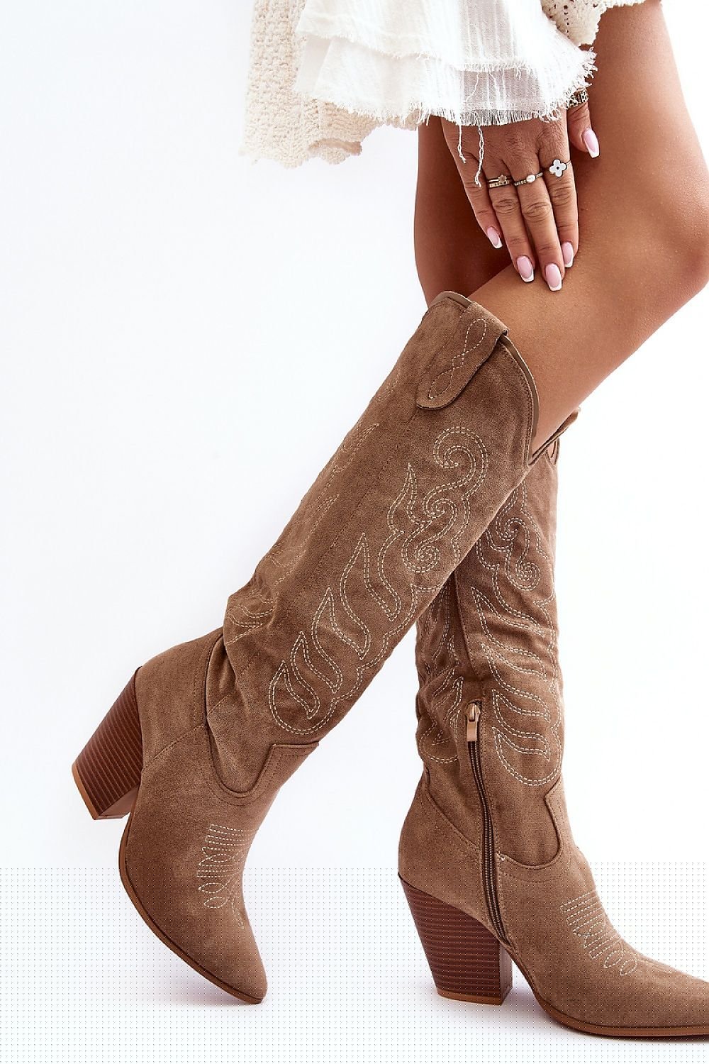 Heel boots Step in style