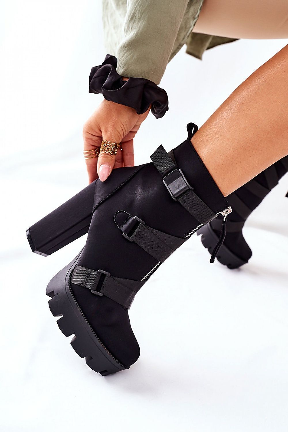 Heel boots Step in style