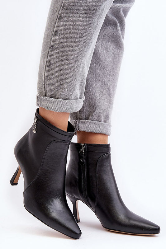 Heel boots Step in style