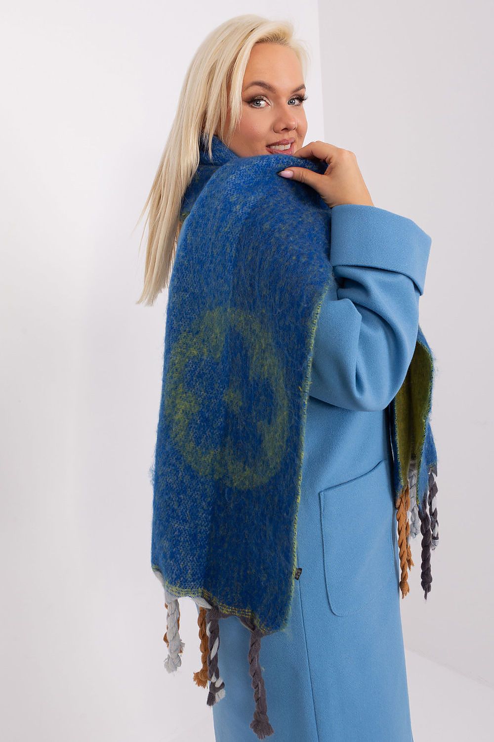  Shawl model 190547 AT 