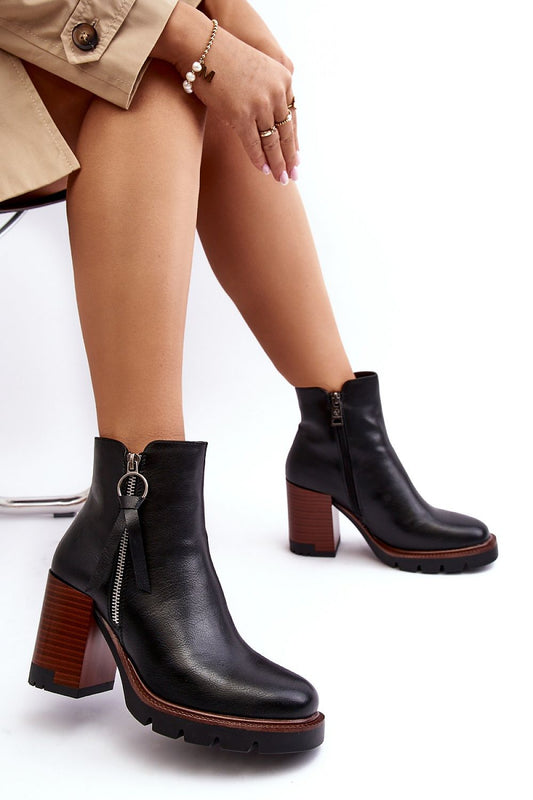 Heel boots Step in style