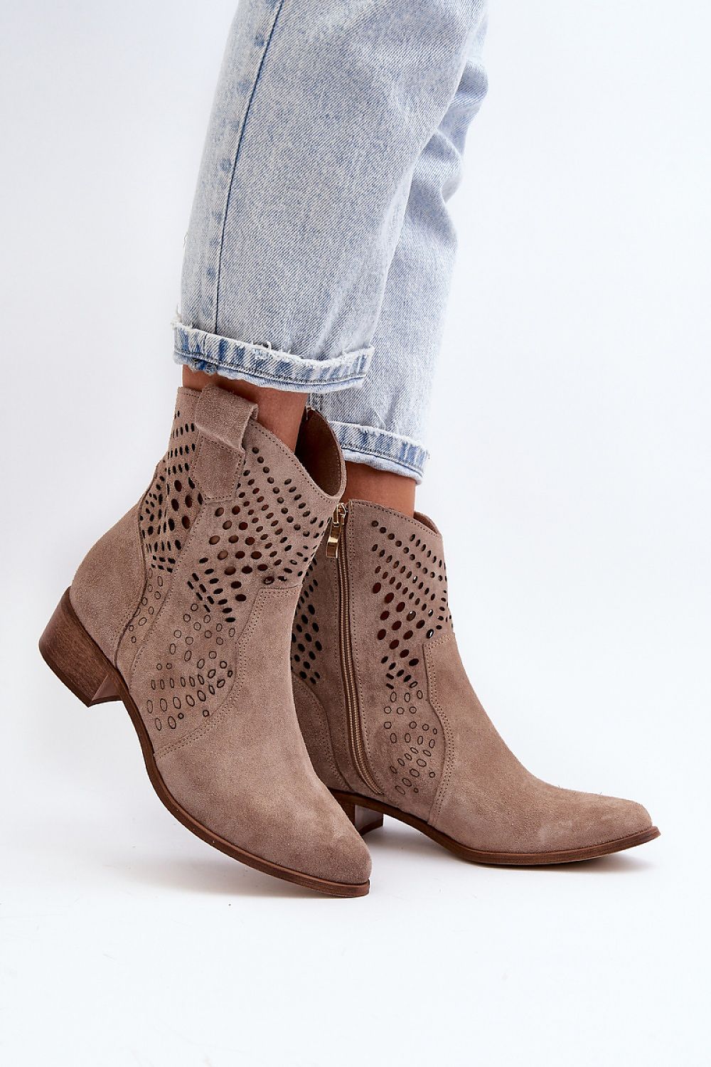 Heel boots Step in style