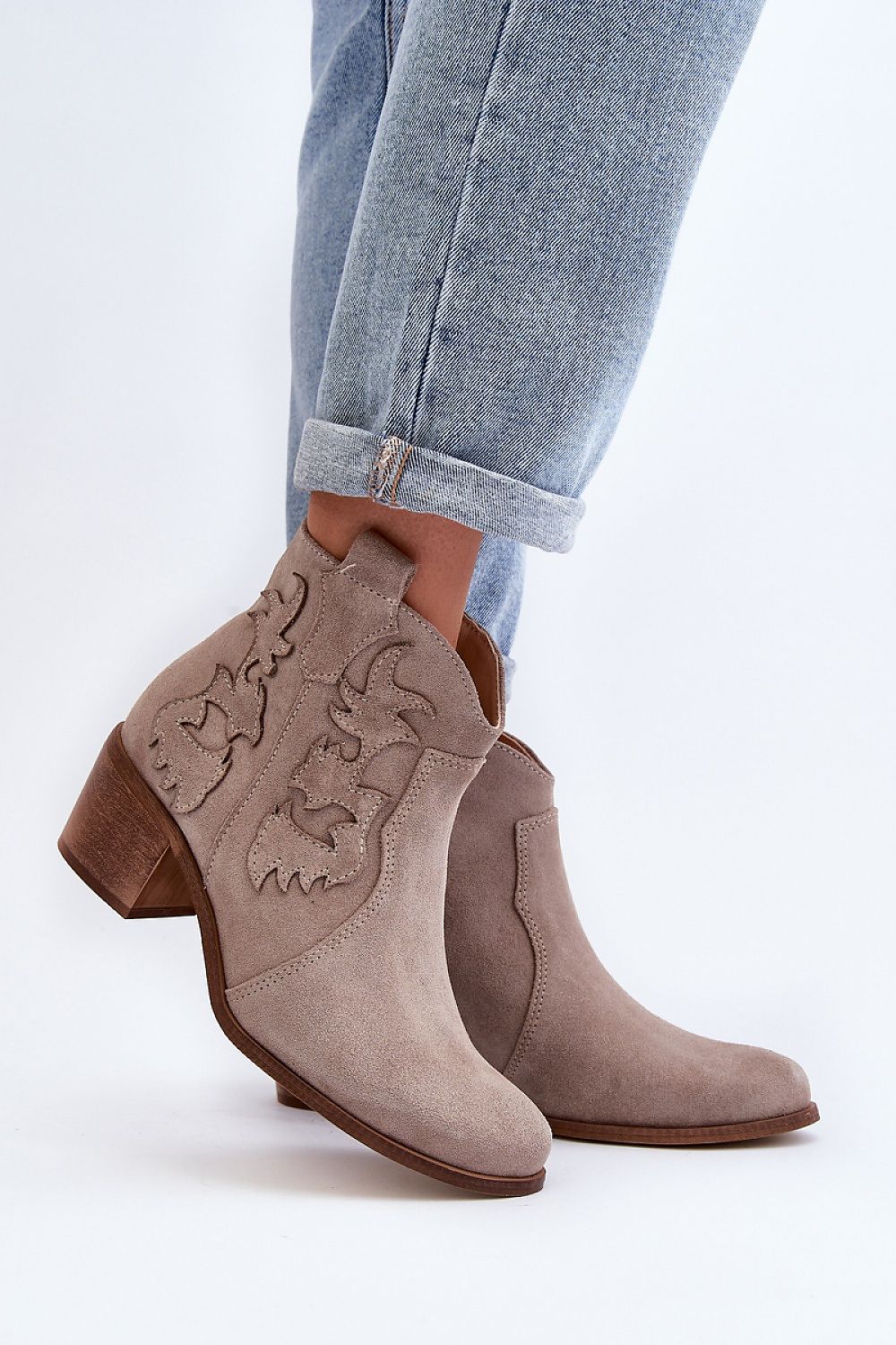 Heel boots Step in style