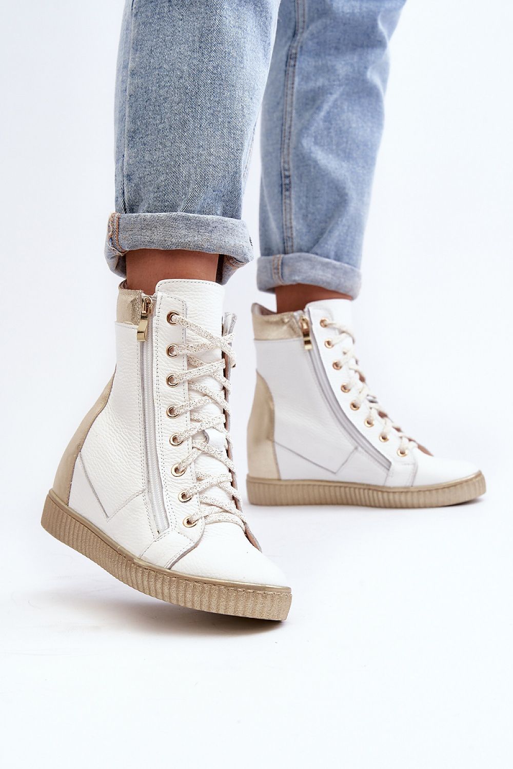 Wedge heel sneakers Step in style