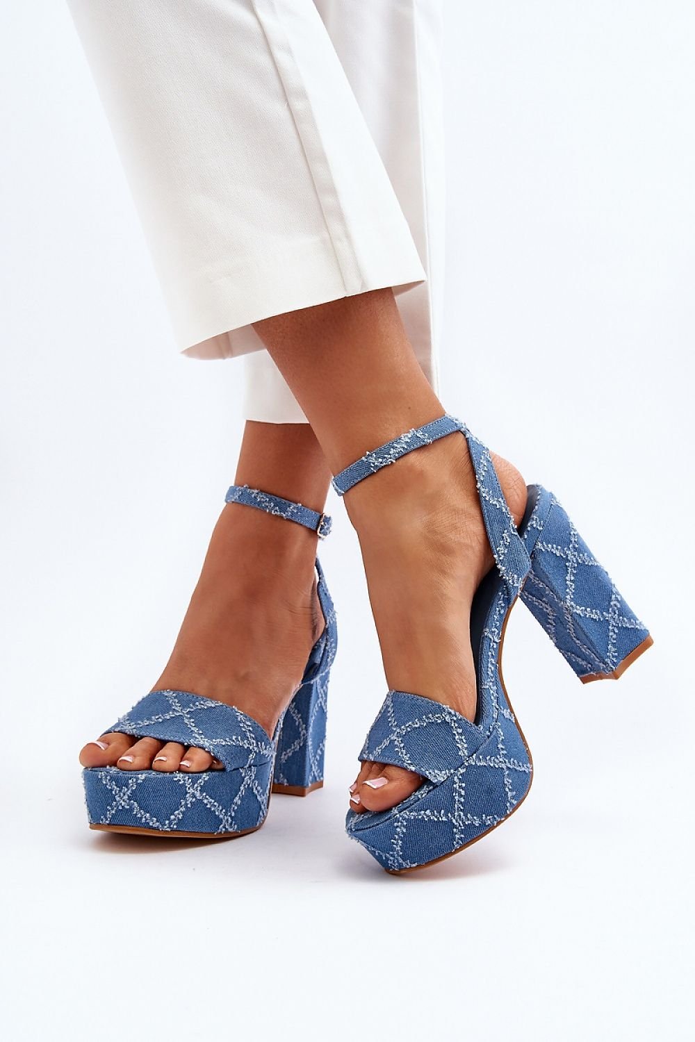 Heel sandals Step in style