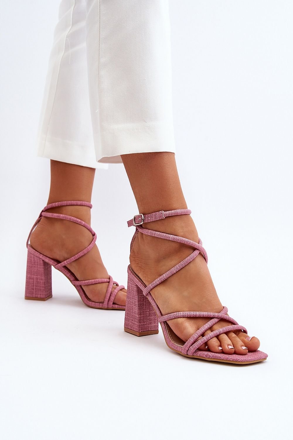 Heel sandals Step in style