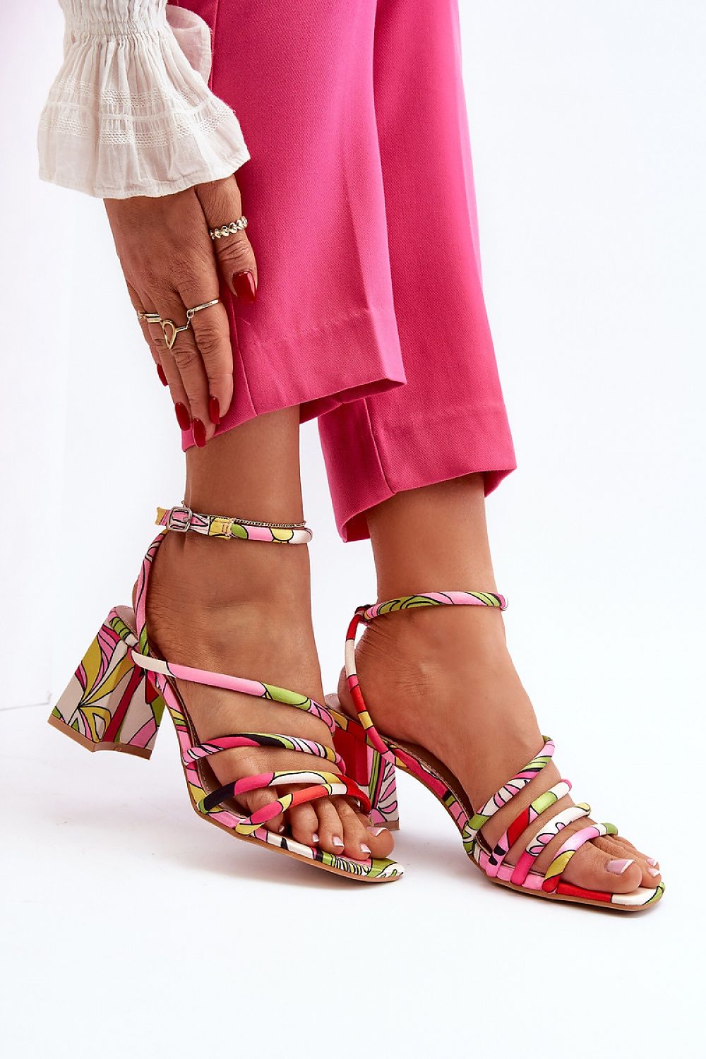 Heel sandals Step in style