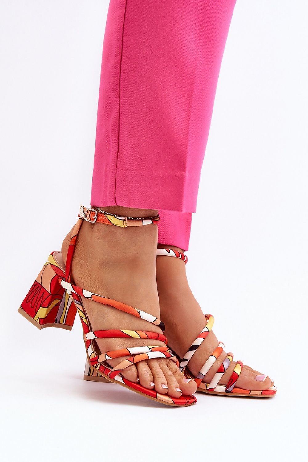 Heel sandals Step in style