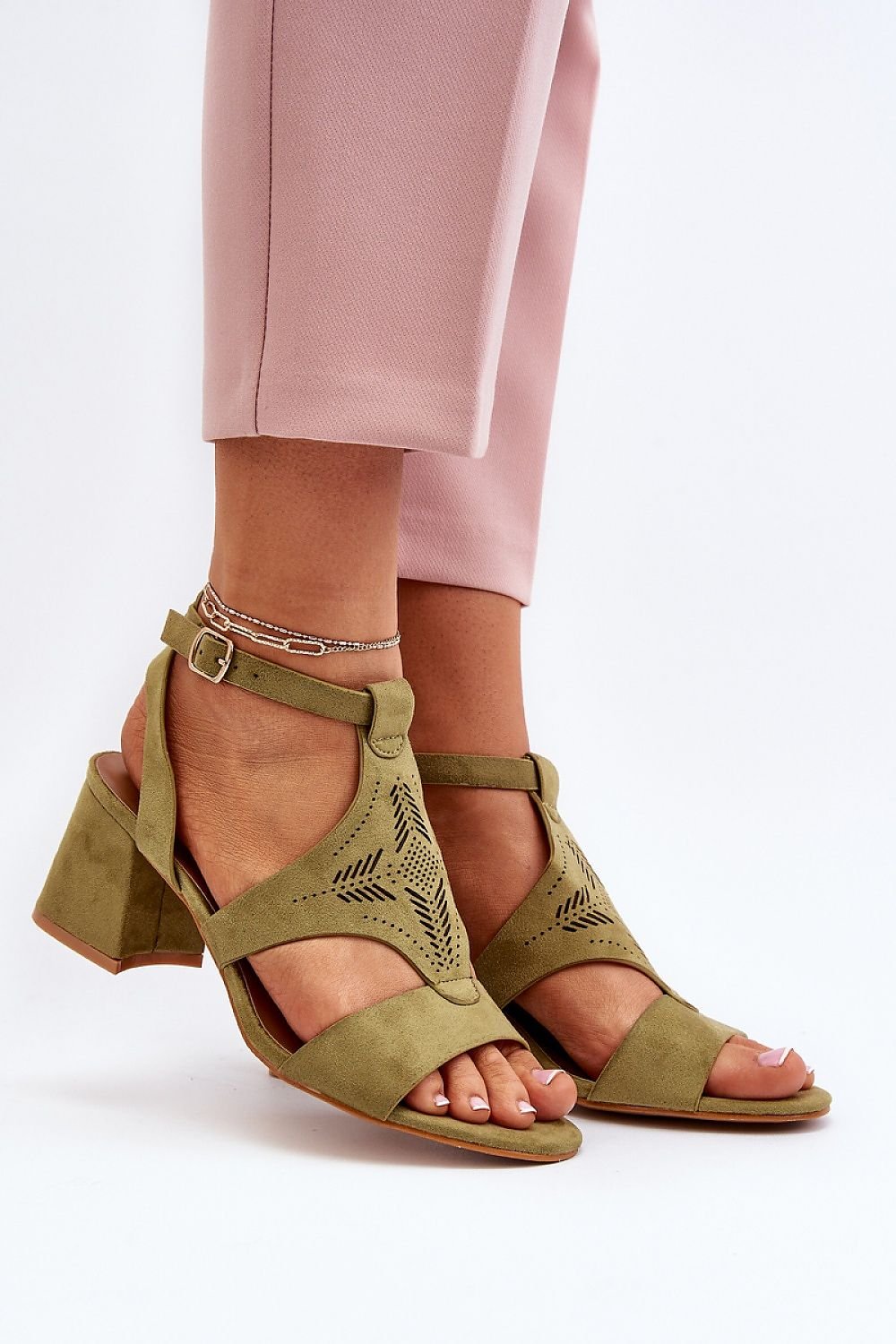 Heel sandals Step in style