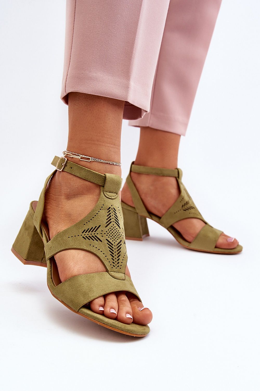 Heel sandals Step in style