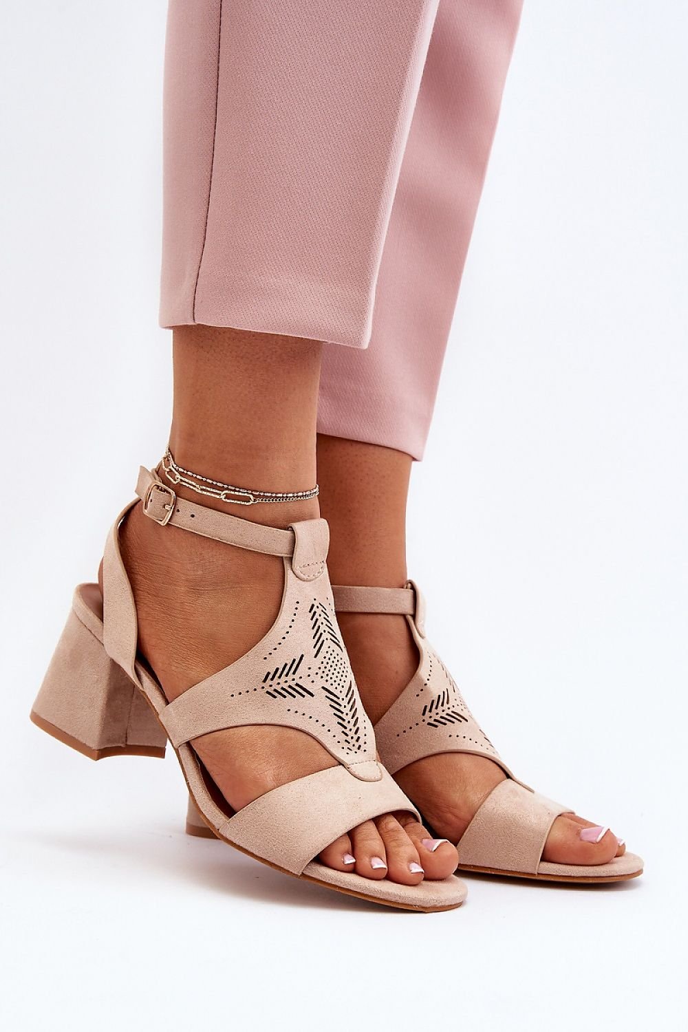 Heel sandals Step in style