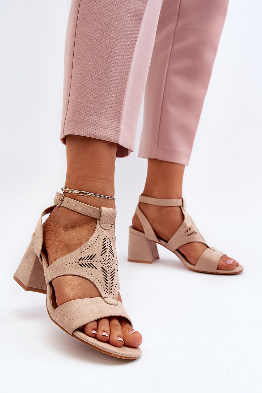 Heel sandals Step in style