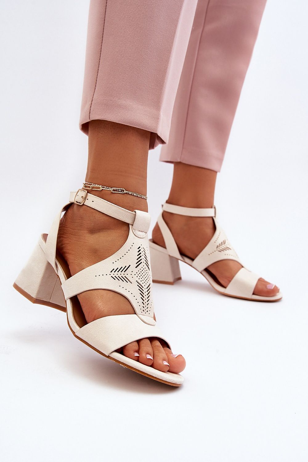 Heel sandals Step in style