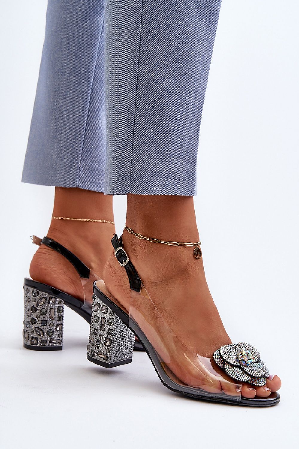 Heel sandals Step in style