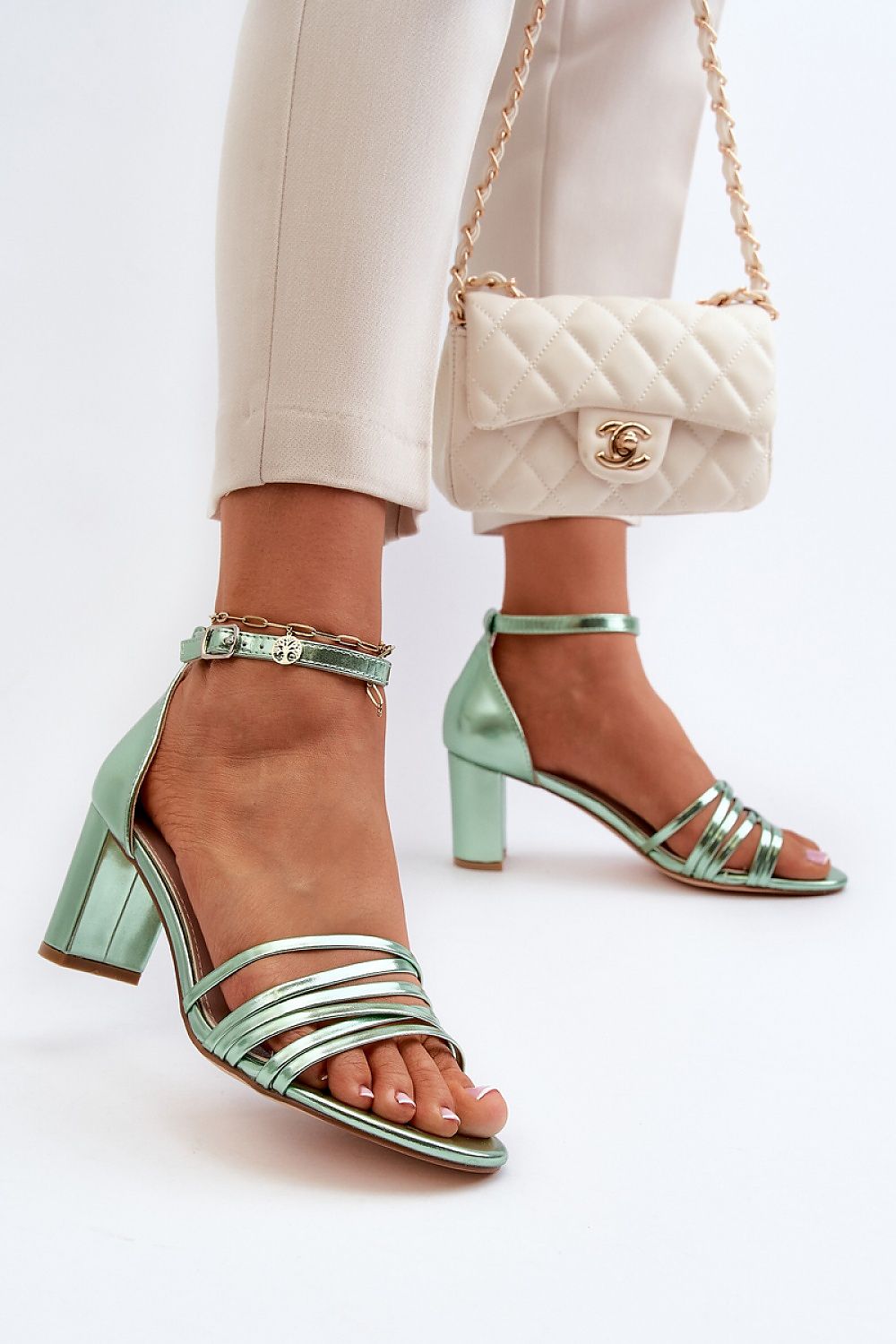 Heel sandals Step in style