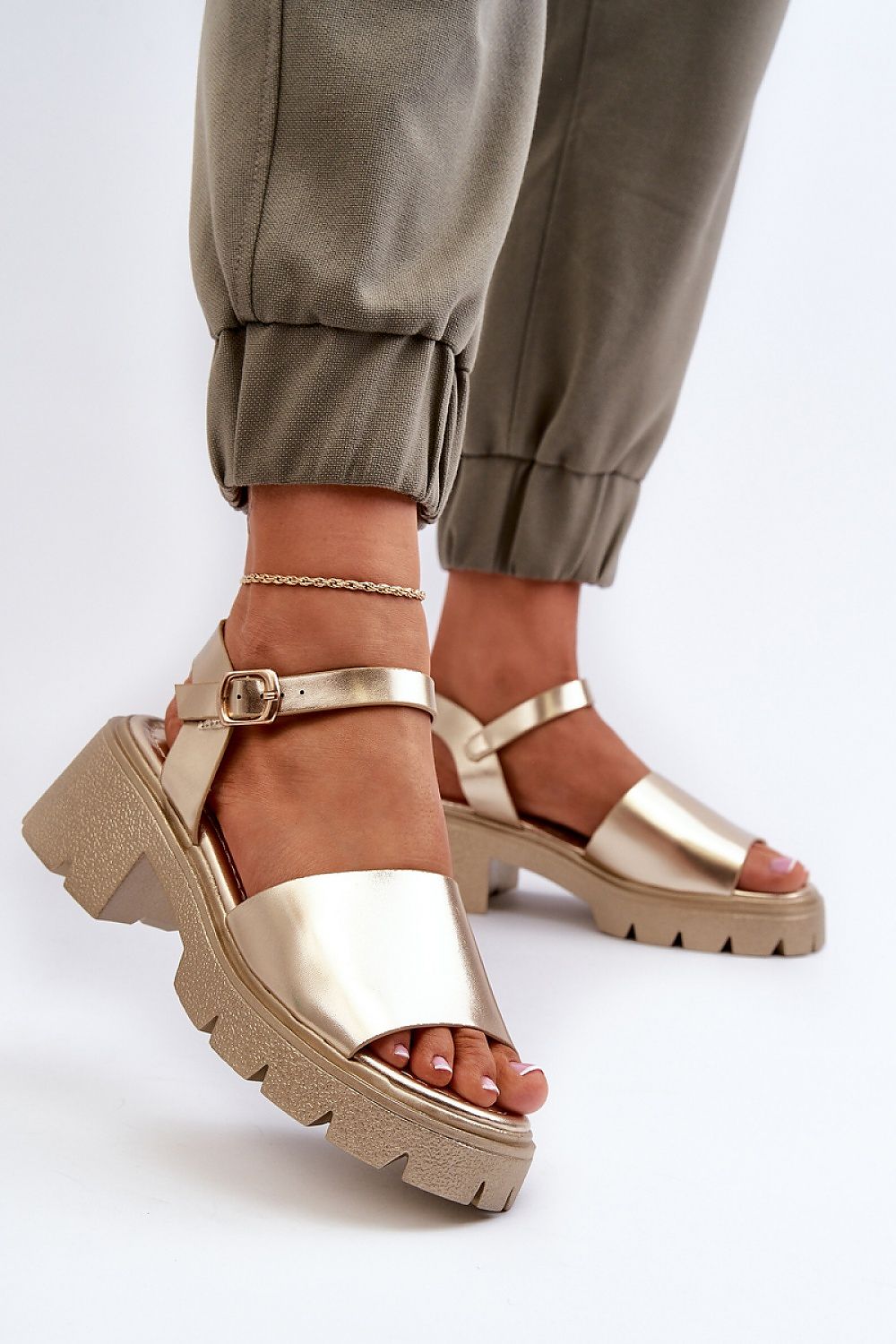 Heel sandals Step in style