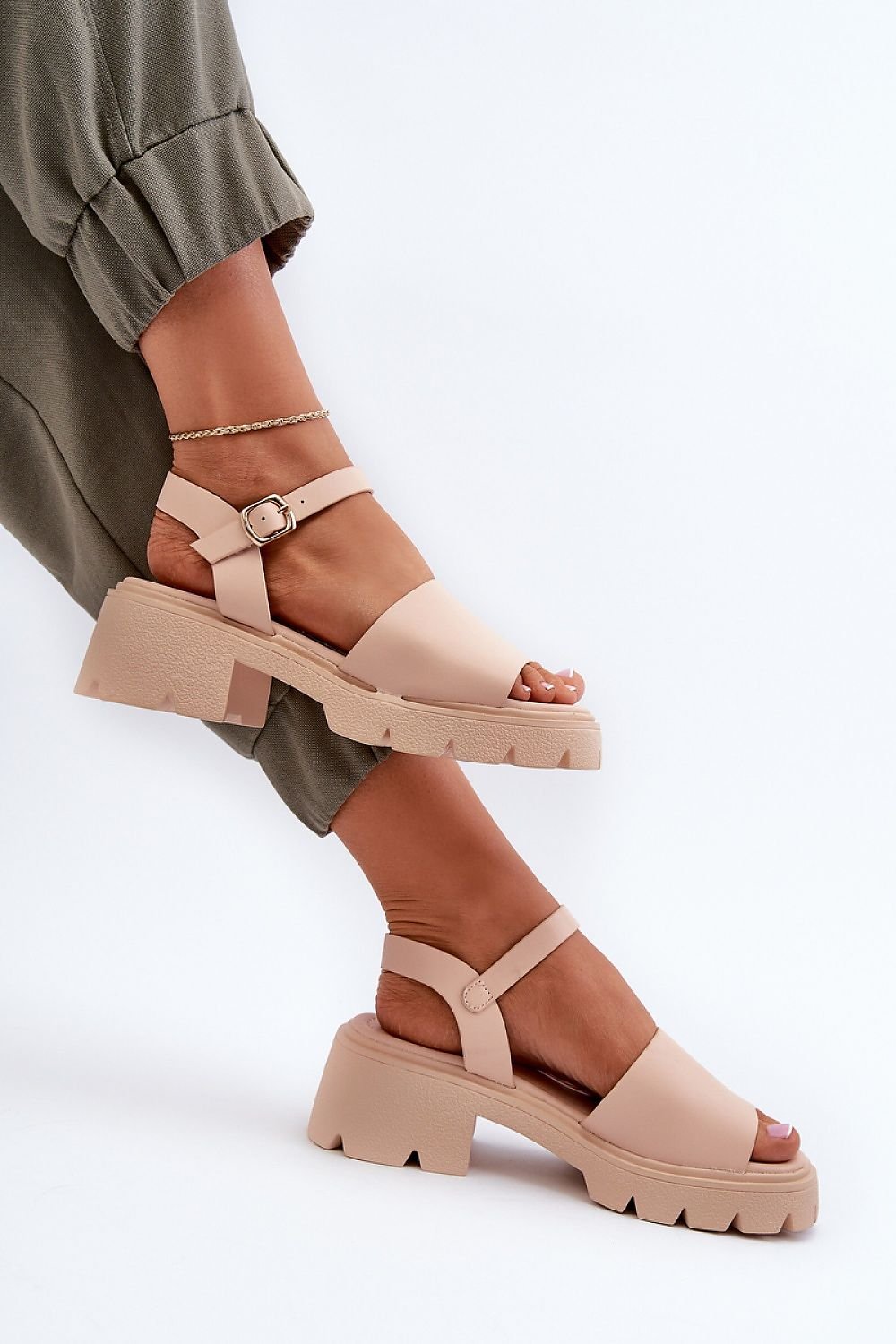 Heel sandals Step in style