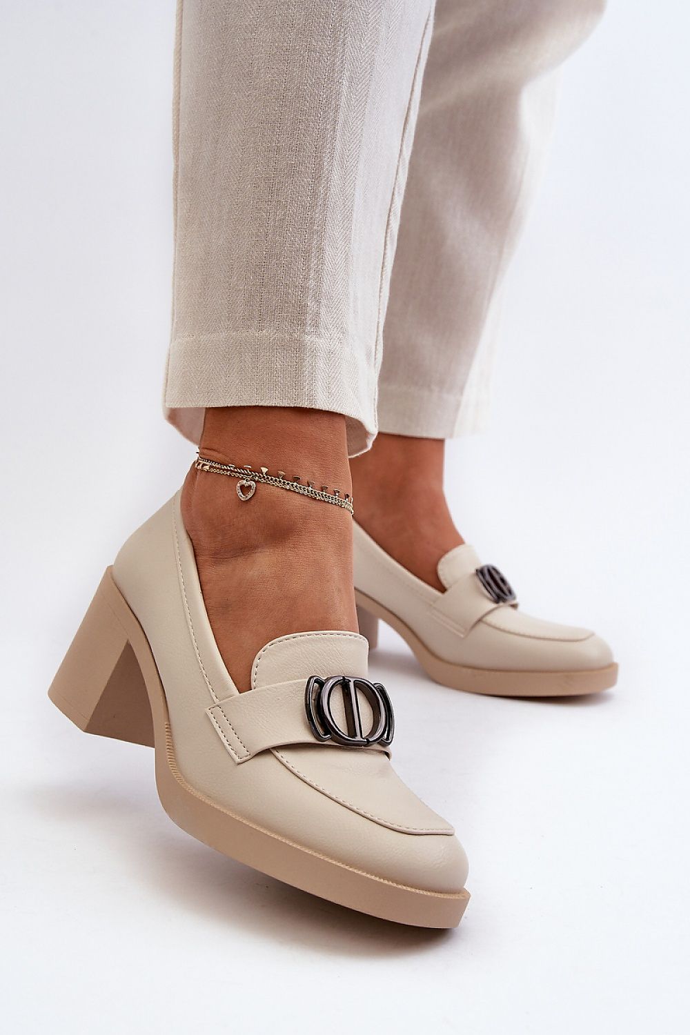 Heeled low shoes Step in style