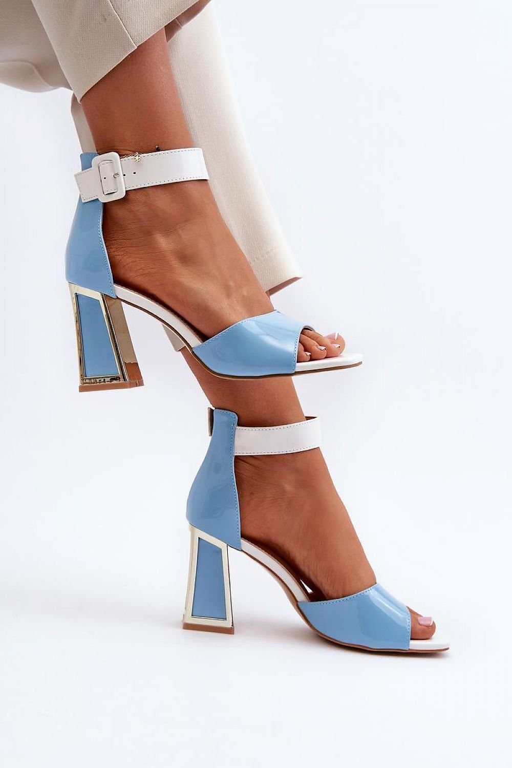 Heel sandals Step in style