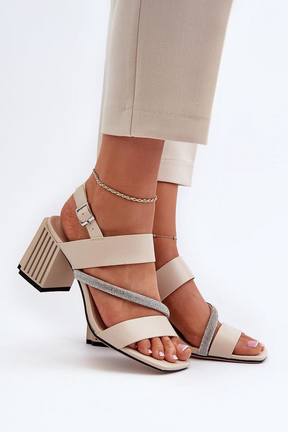 Heel sandals Step in style