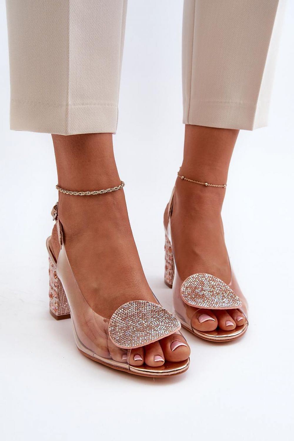 Heel sandals Step in style