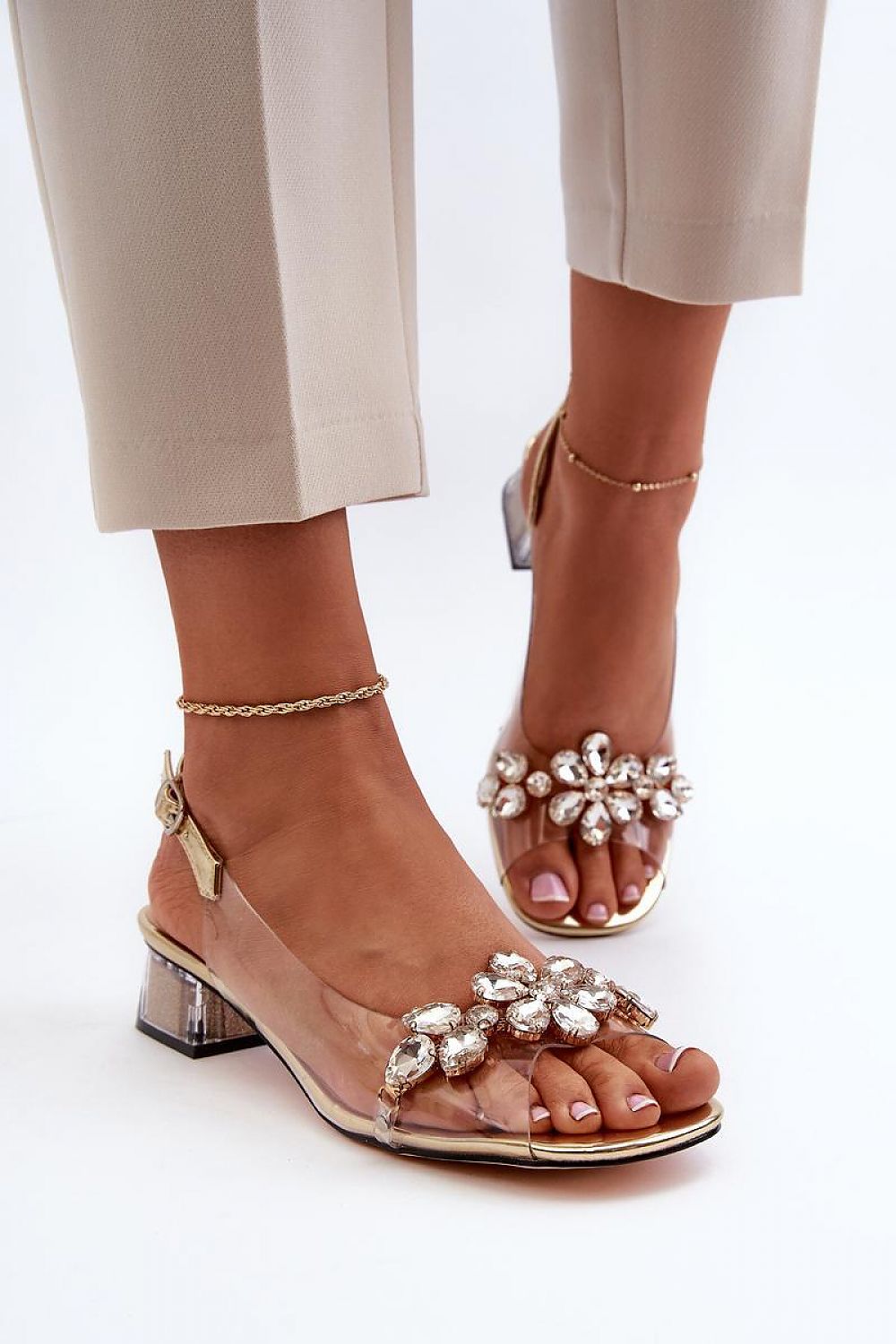 Heel sandals Step in style