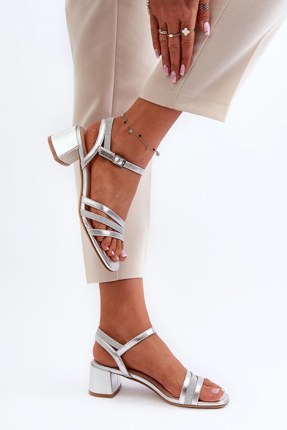 Heel sandals Step in style