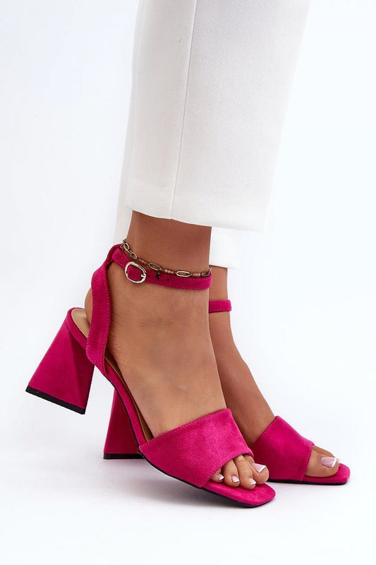 Heel sandals Step in style