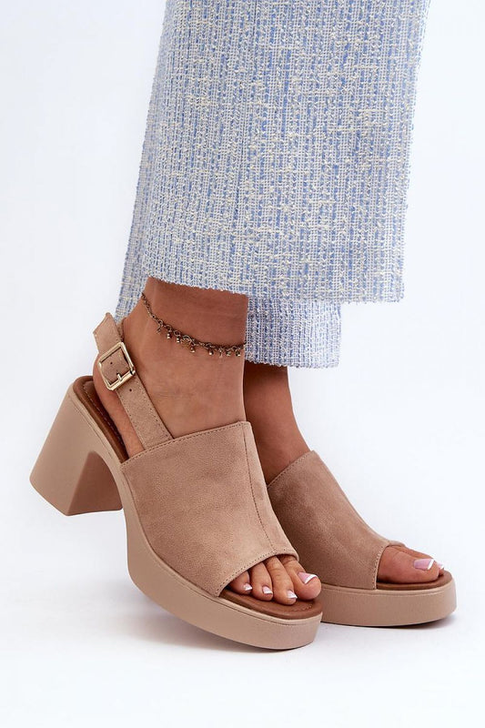 Heel sandals Step in style