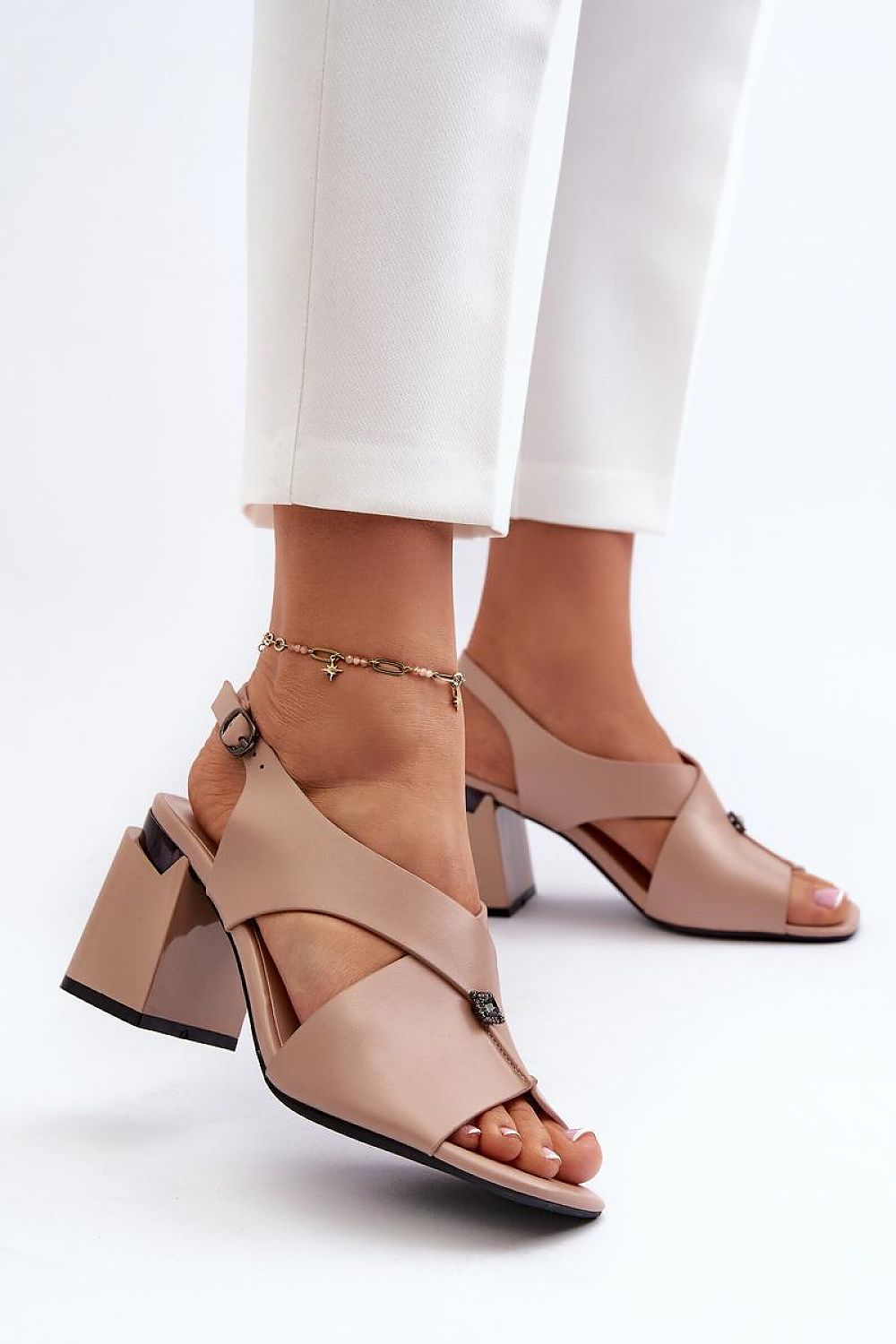 Heel sandals Step in style