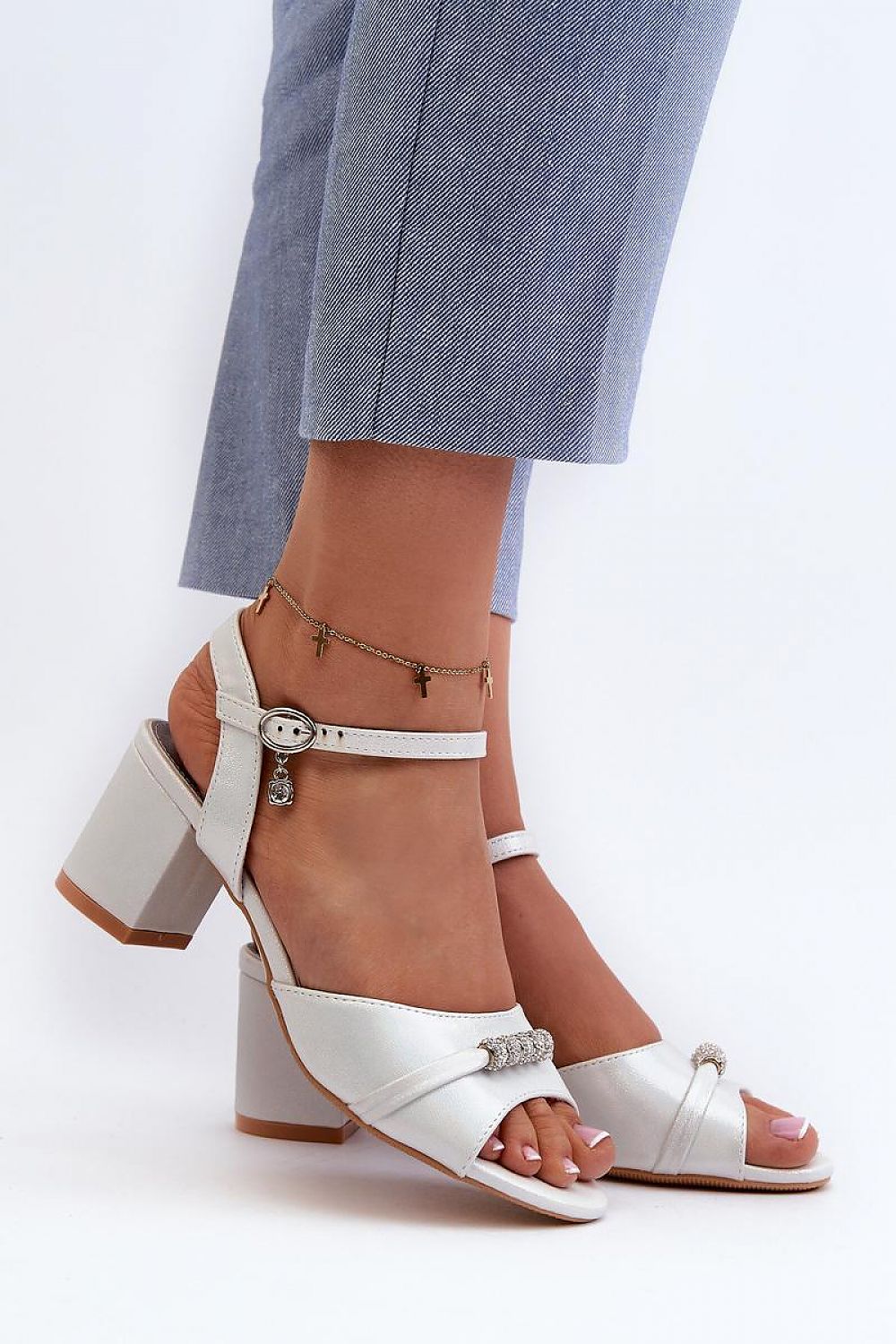 Heel sandals Step in style