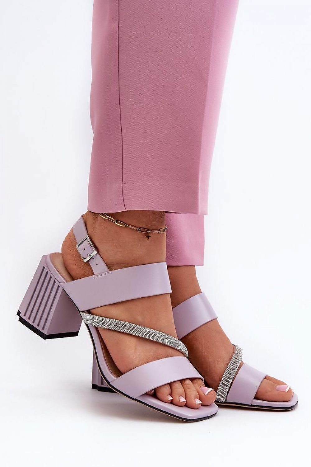 Heel sandals Step in style