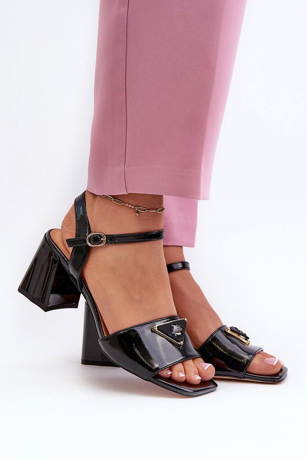 Heel sandals Step in style