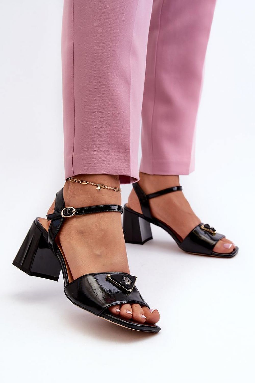 Heel sandals Step in style