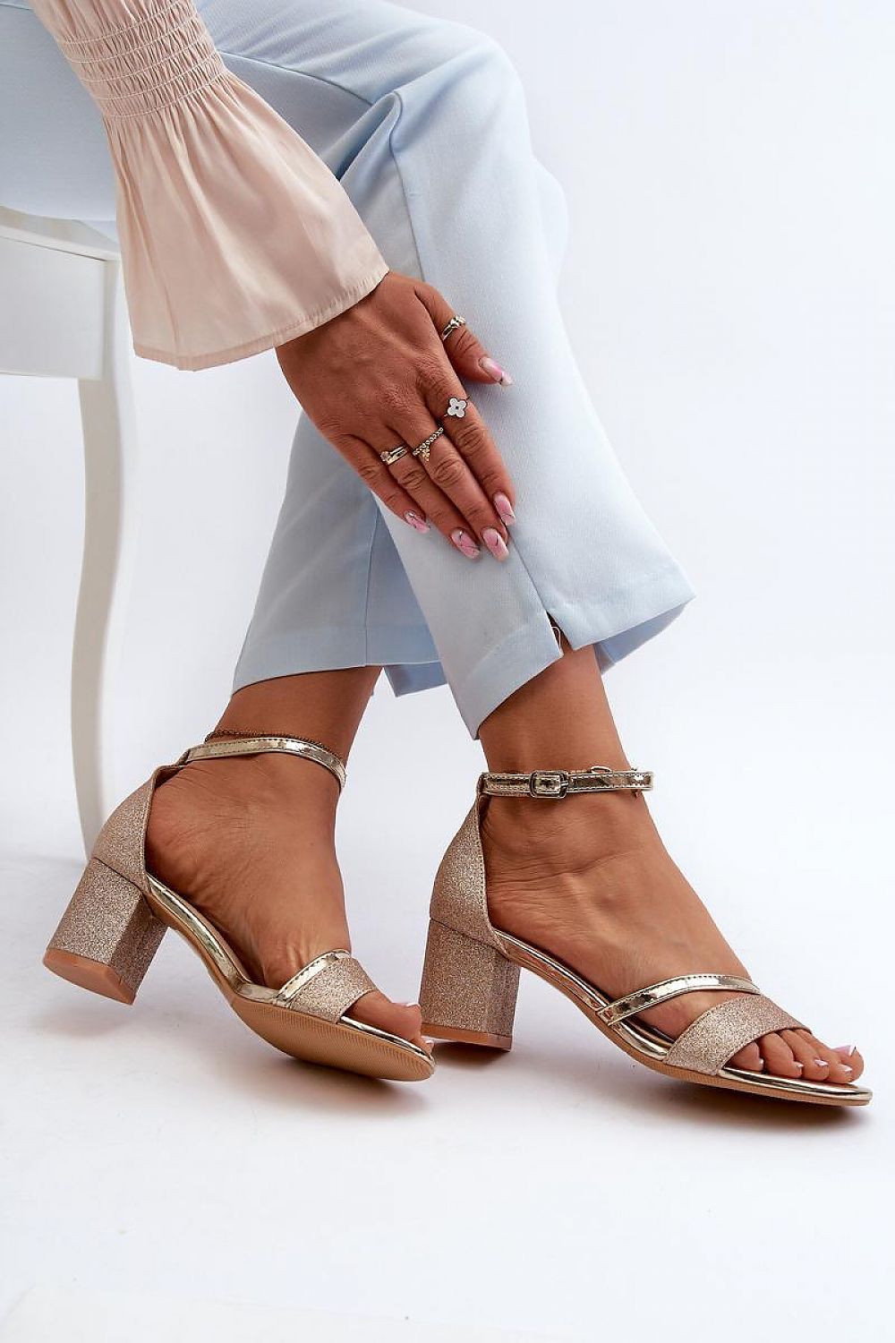 Heel sandals Step in style