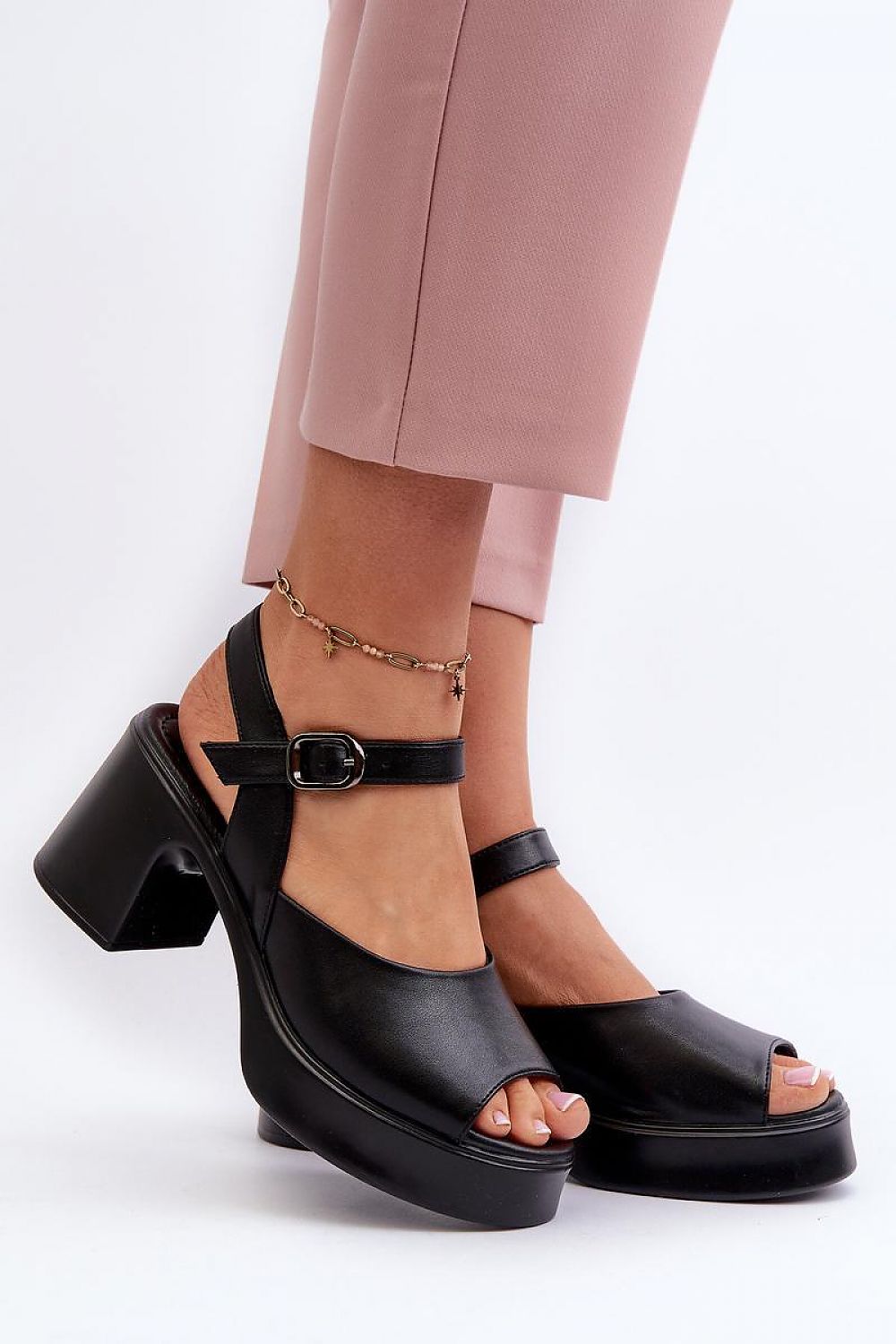 Heel sandals Step in style