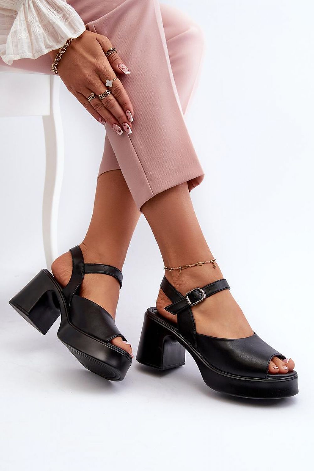 Heel sandals Step in style