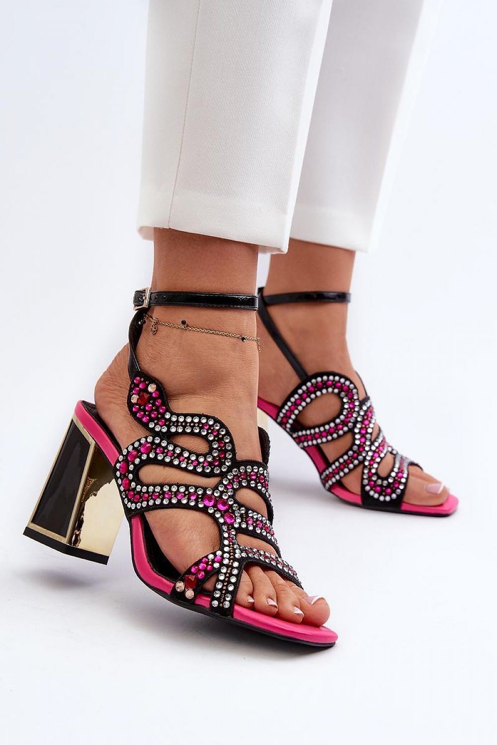 Heel sandals Step in style