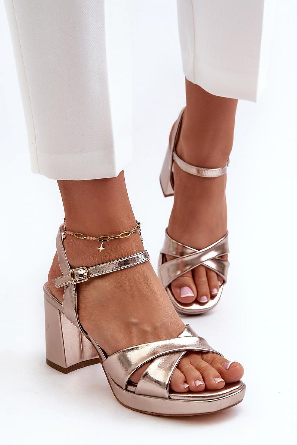 Heel sandals Step in style