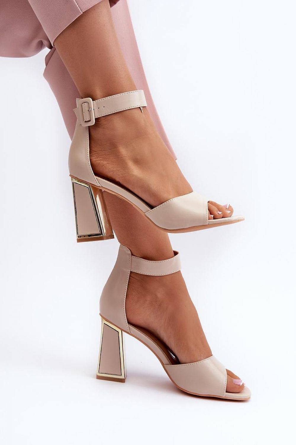 Heel sandals Step in style