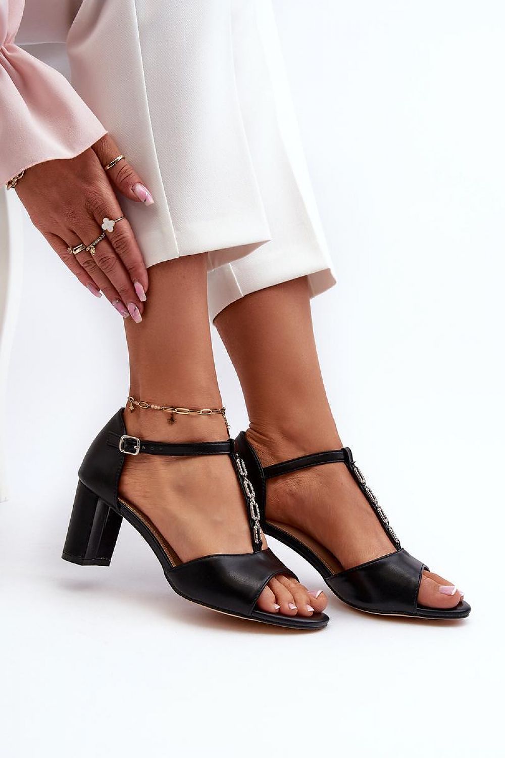 Heel sandals Step in style