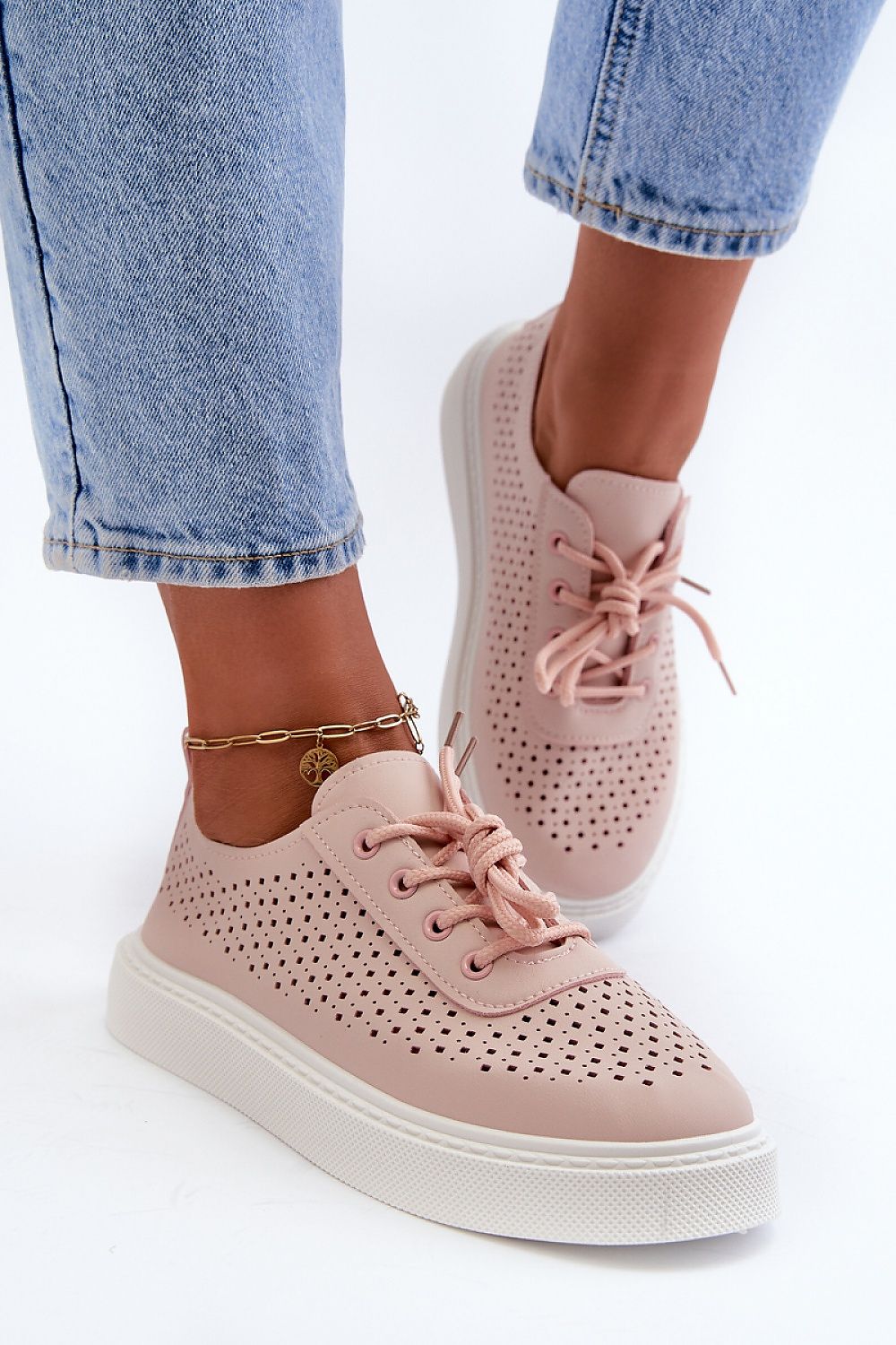 Sneakers Step in style