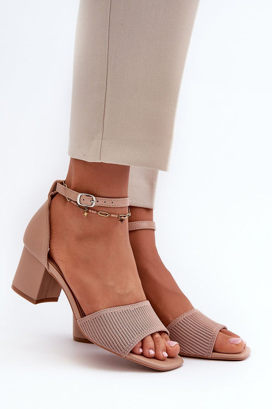 Heel sandals Step in style