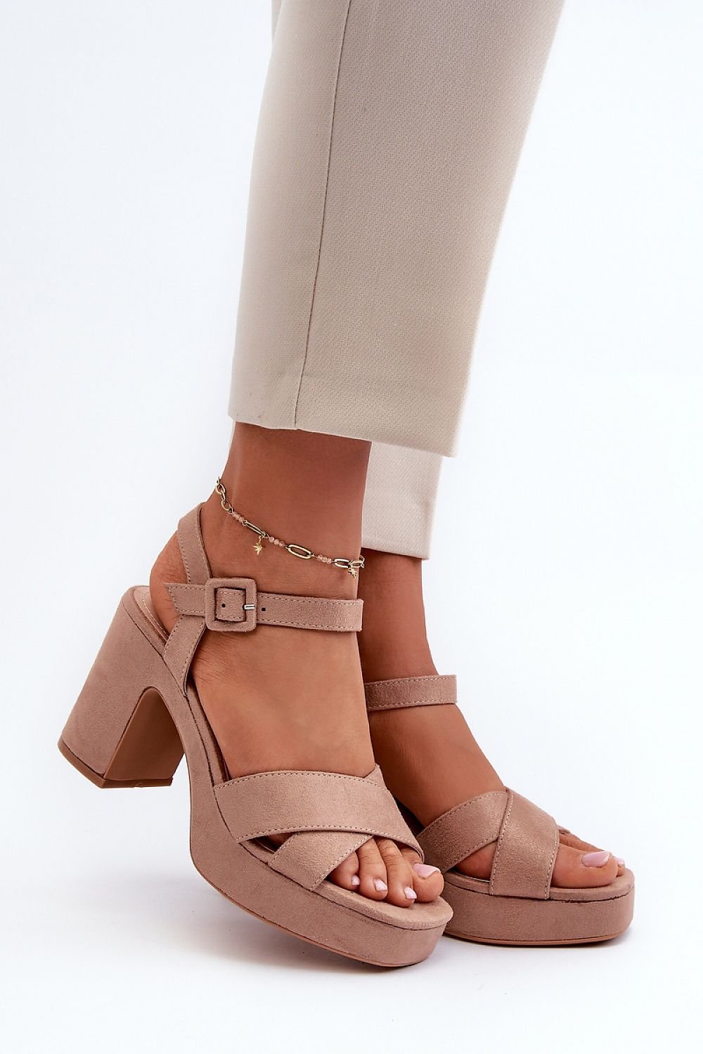 Heel sandals Step in style