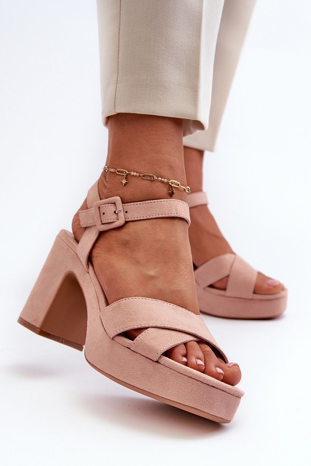 Heel sandals Step in style